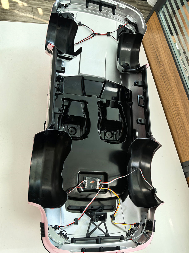 TractionHobby 934 Parts Body 2