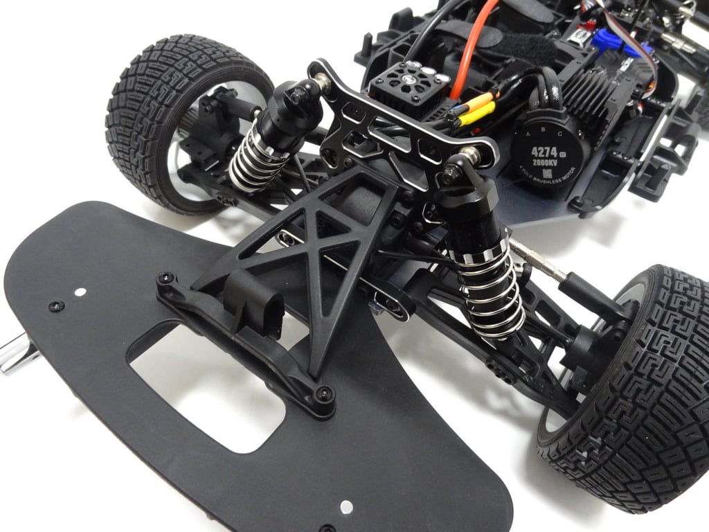 Tractionhobby KM 934 RC Car 1